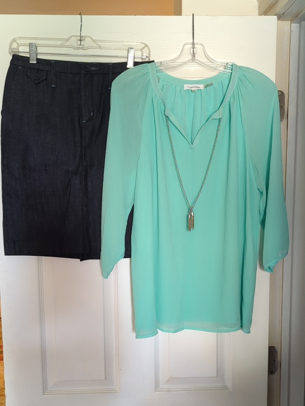 *Outfit* Calvin Klein Shirt (M) And Banana Republic (0) Jean Skirt